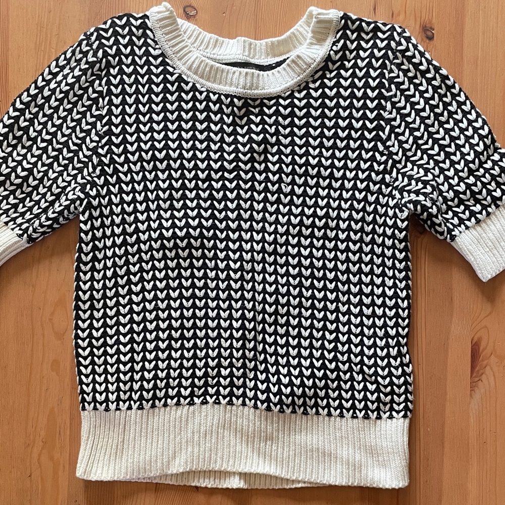Black and White Banana Republic Patterned Sweater